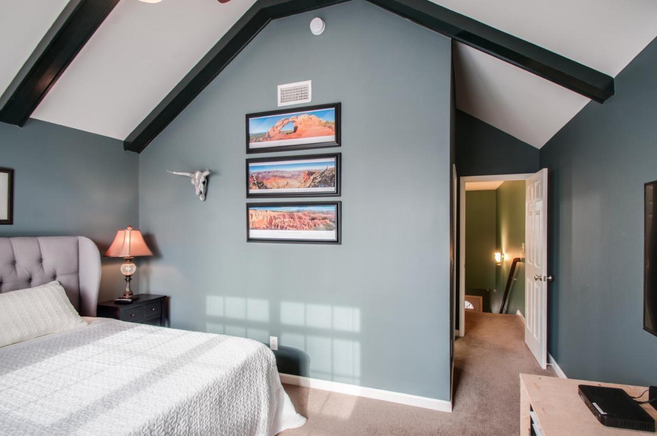 Holiday home Vacation 5 Mins To Down Town 2 Bedrooms 2 Baths Garden Area Hot Tub Nashville