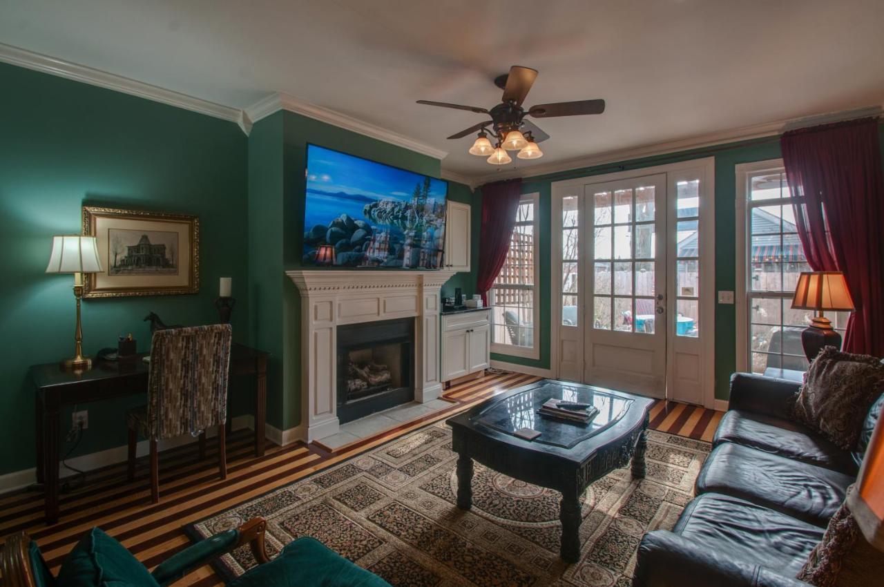 Vacation 5 Mins To Down Town 2 Bedrooms 2 Baths Garden Area Hot Tub *