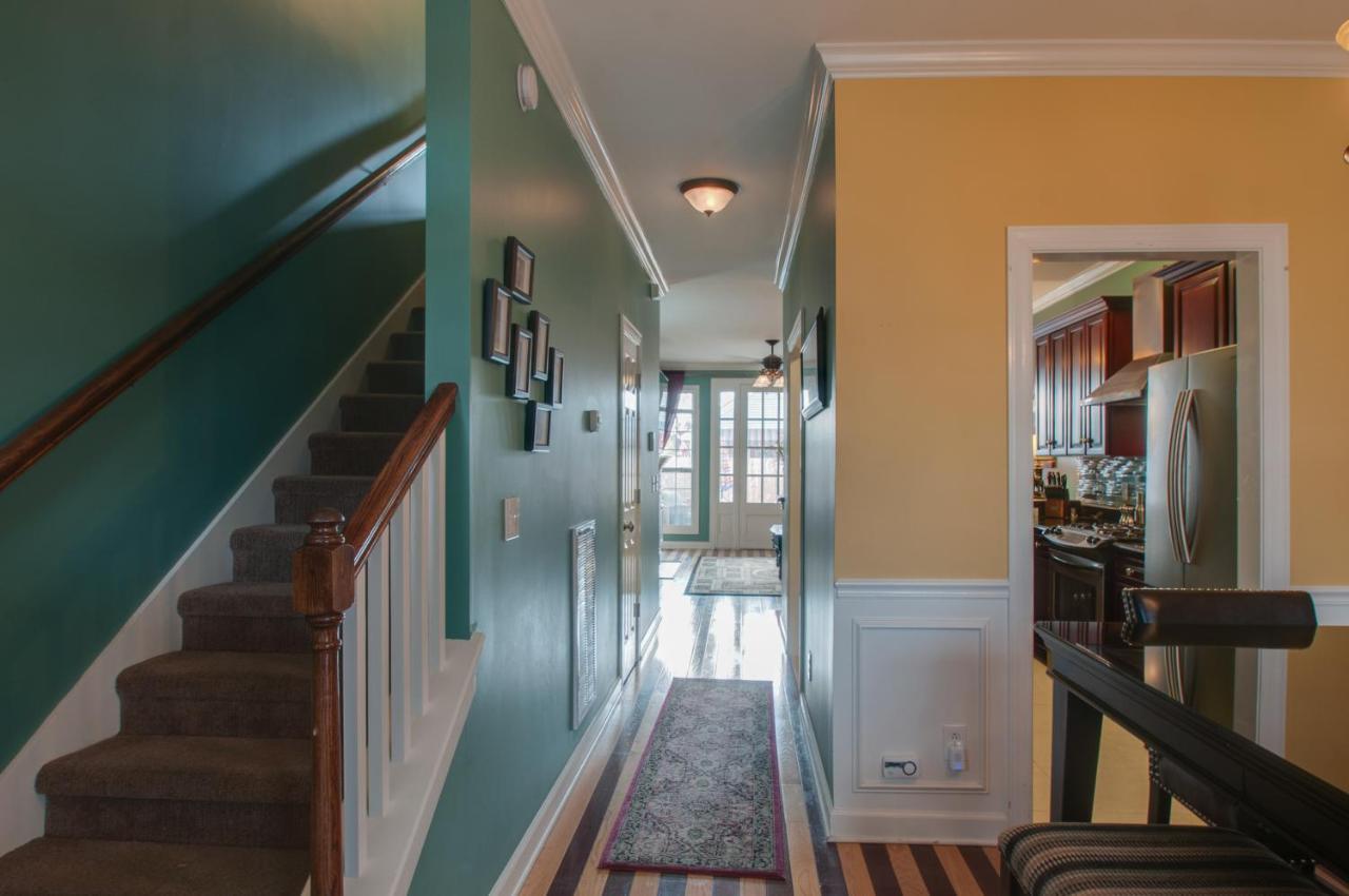 Vacation 5 Mins To Down Town 2 Bedrooms 2 Baths Garden Area Hot Tub Nashville