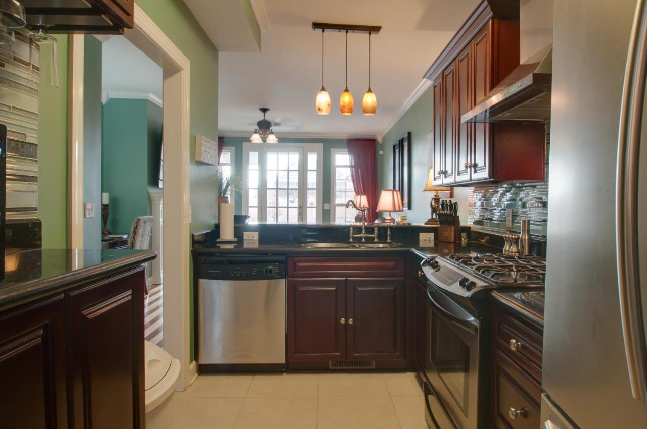 Vacation 5 Mins To Down Town 2 Bedrooms 2 Baths Garden Area Hot Tub Holiday home Nashville