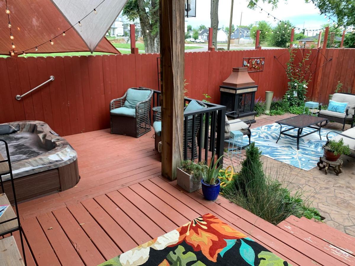 Vacation 5 Mins To Down Town 2 Bedrooms 2 Baths Garden Area Hot Tub Holiday home