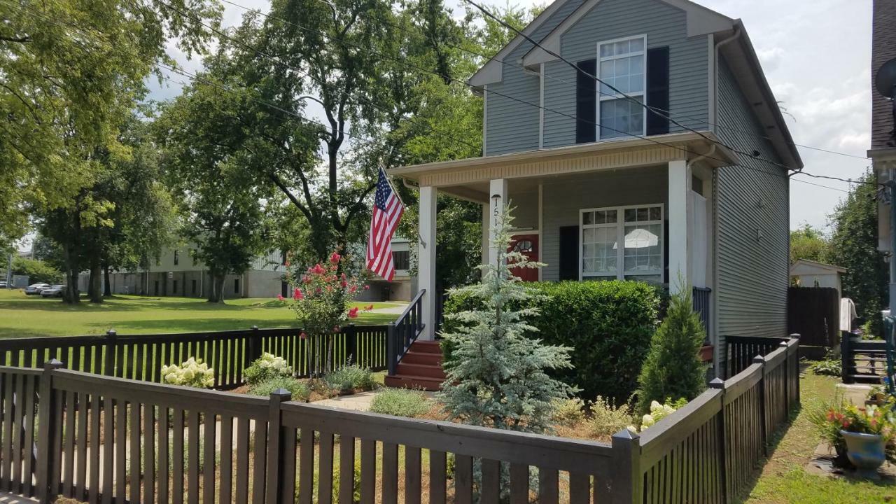 Holiday home Vacation 5 Mins To Down Town 2 Bedrooms 2 Baths Garden Area Hot Tub *